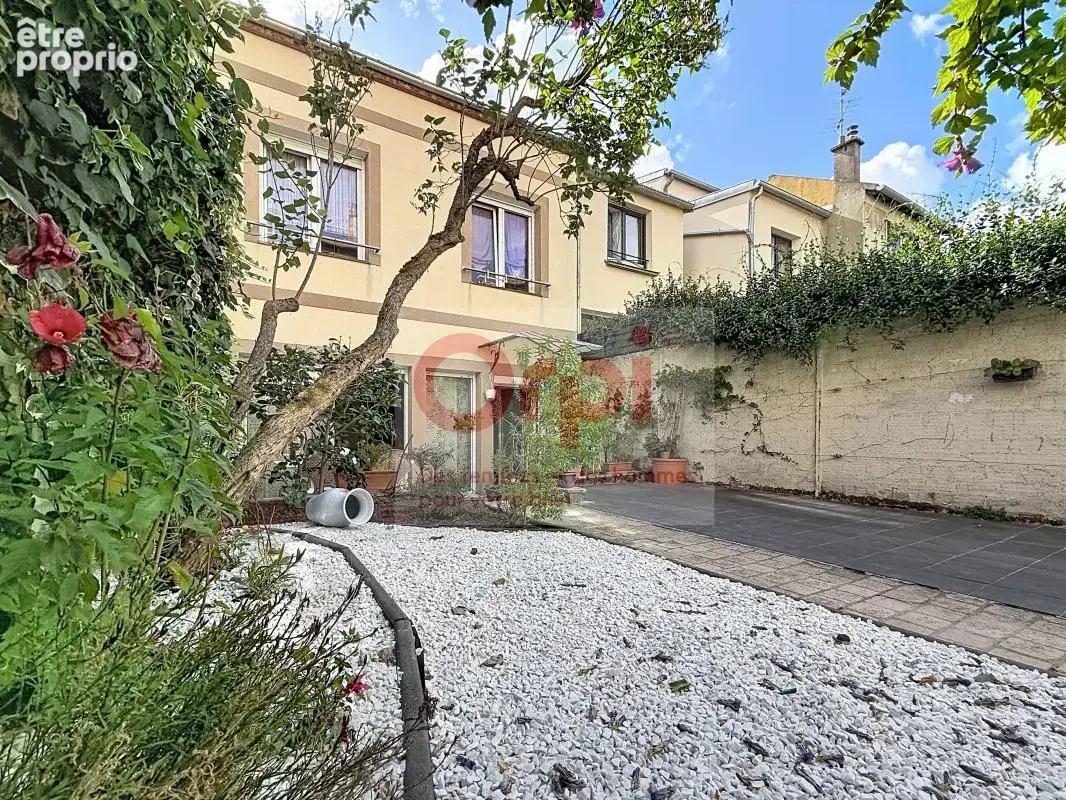 Maison à ISSY-LES-MOULINEAUX