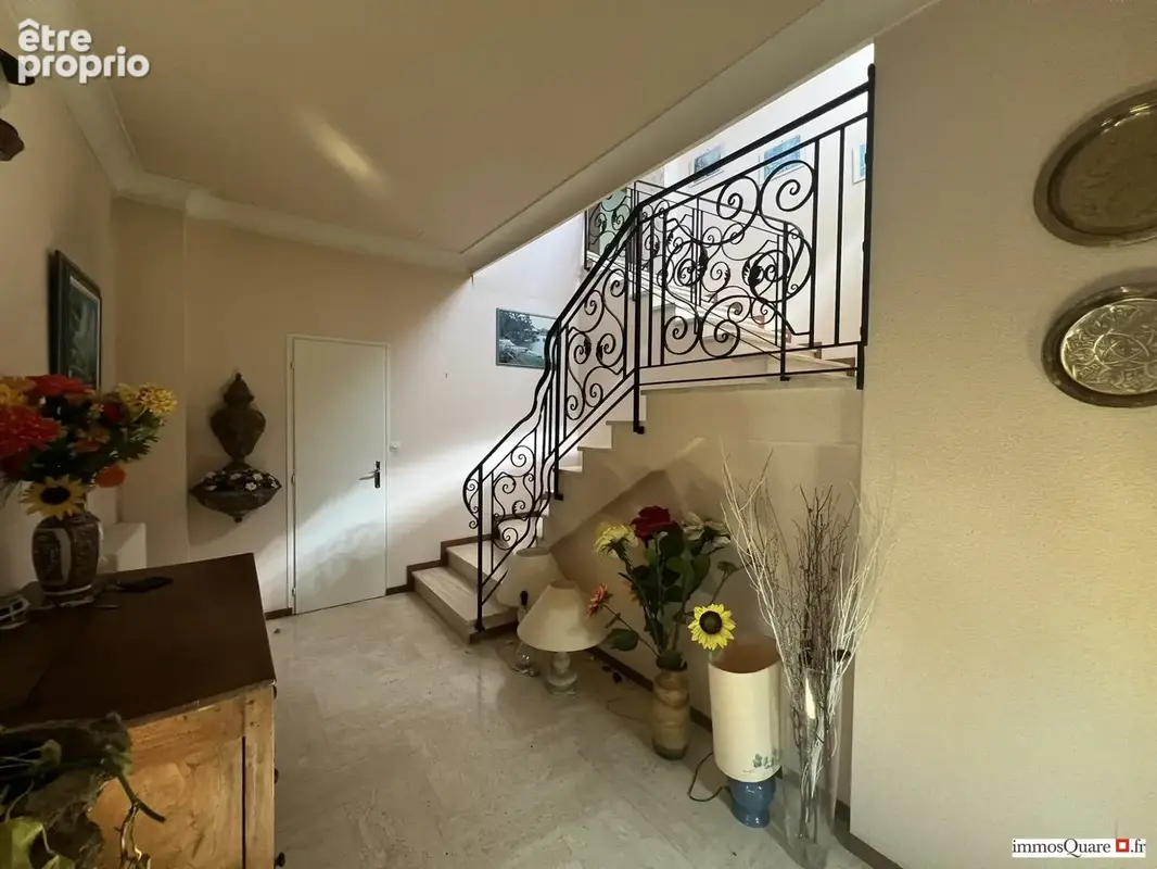 Maison 10 pièces 230 m² à vendre à Saint-Ismier (38330) - photo 4