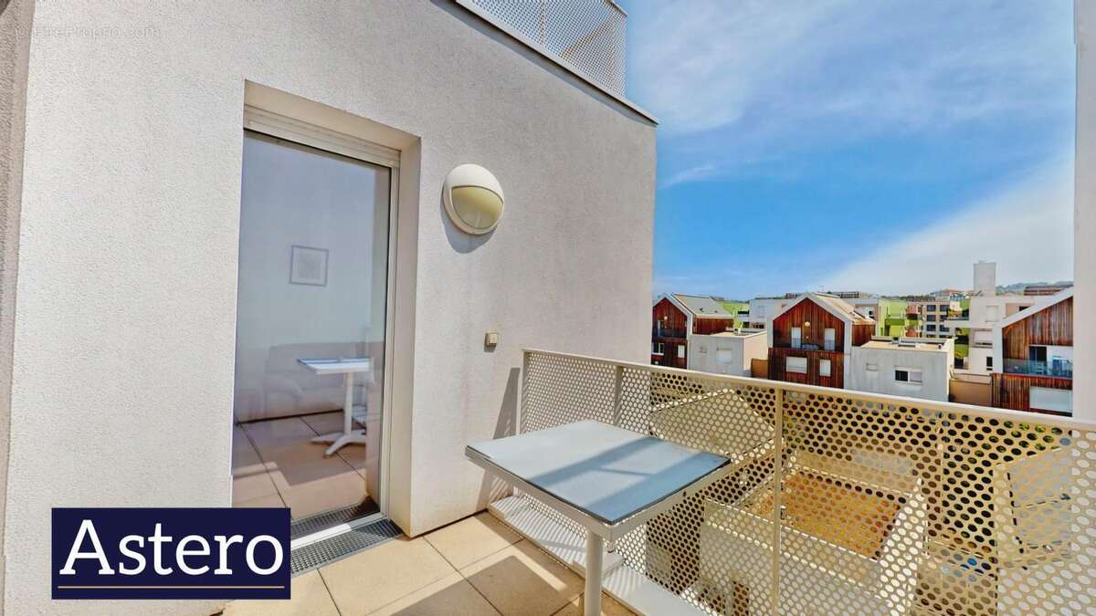 3 pièces - Dernier étage - Seul sur le palier - Terrasse-Parking - photo 9