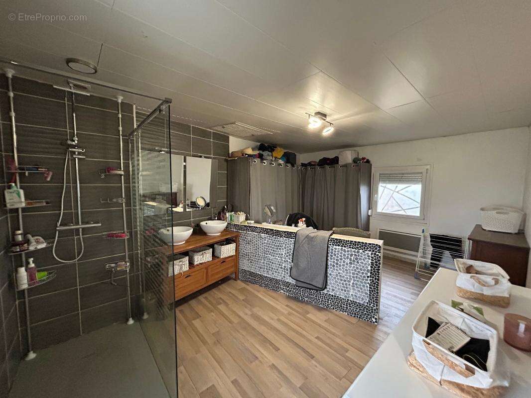 Maison à CREVECOEUR-LE-PETIT