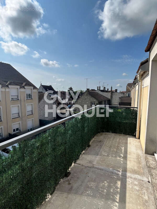 Appartement à COUBERT