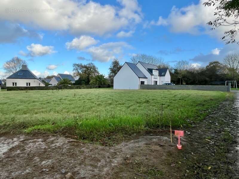 Terrain à CAOUENNEC-LANVEZEAC