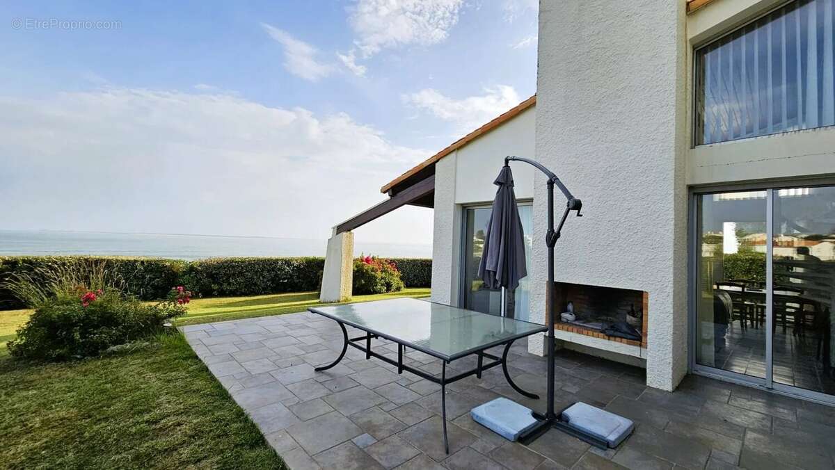 Maison à VAUX-SUR-MER