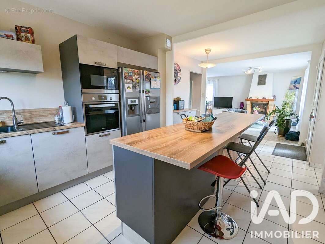 Maison 102 m² à Saint-Just-Saint-Rambert  - photo 6