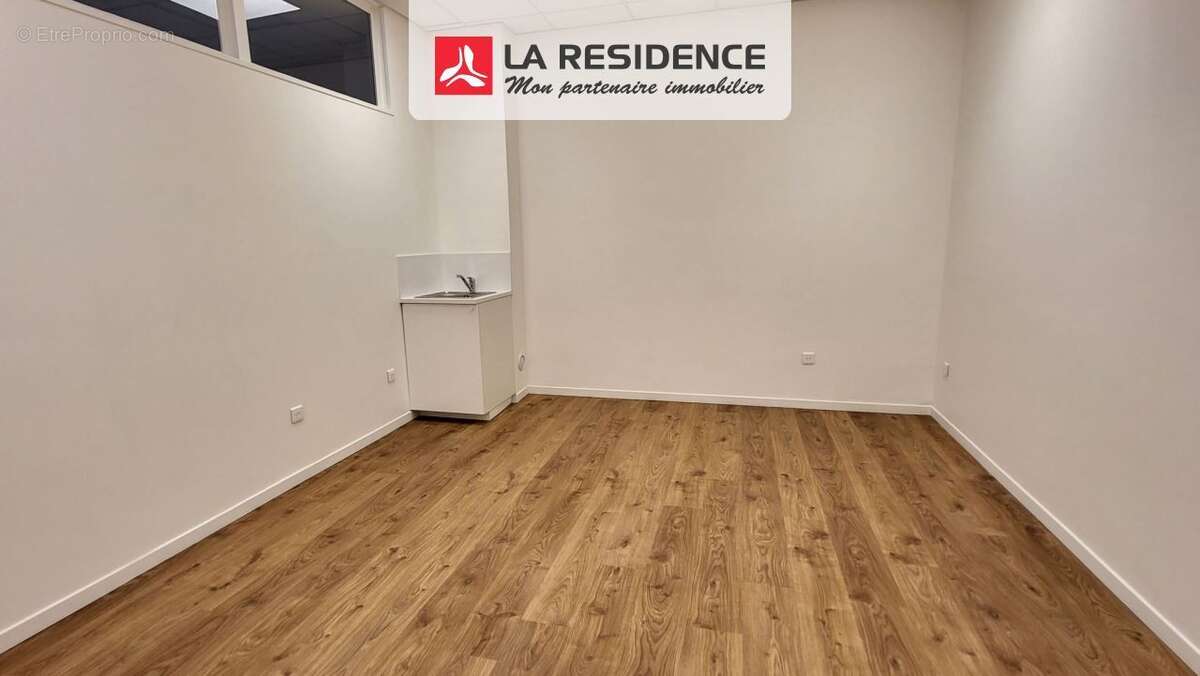 Commerce 130 m² à Plaisir  - photo 7
