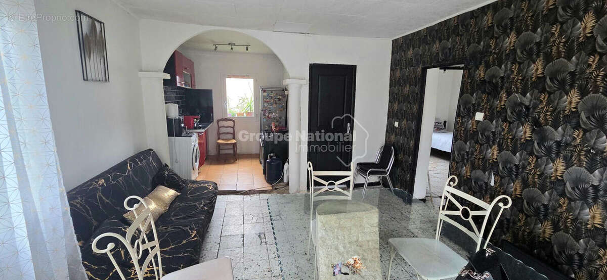 LE ROVE! Maison avec travaux de type 3/4 de 74 m²  sur 572 m² de terrain - photo 2
