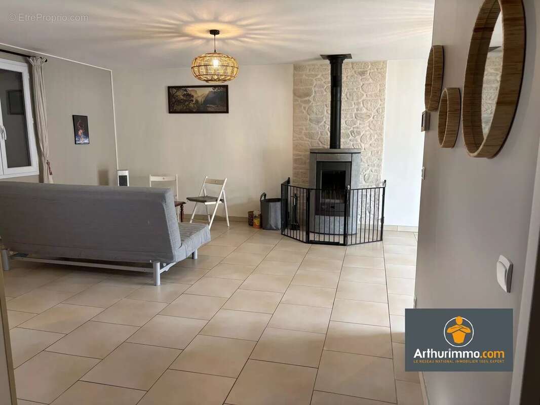 Maison à NEUFCHATEL-SUR-AISNE