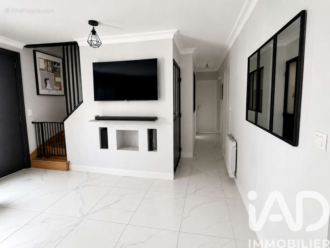 Maison 110 m² à Trappes  - photo 5