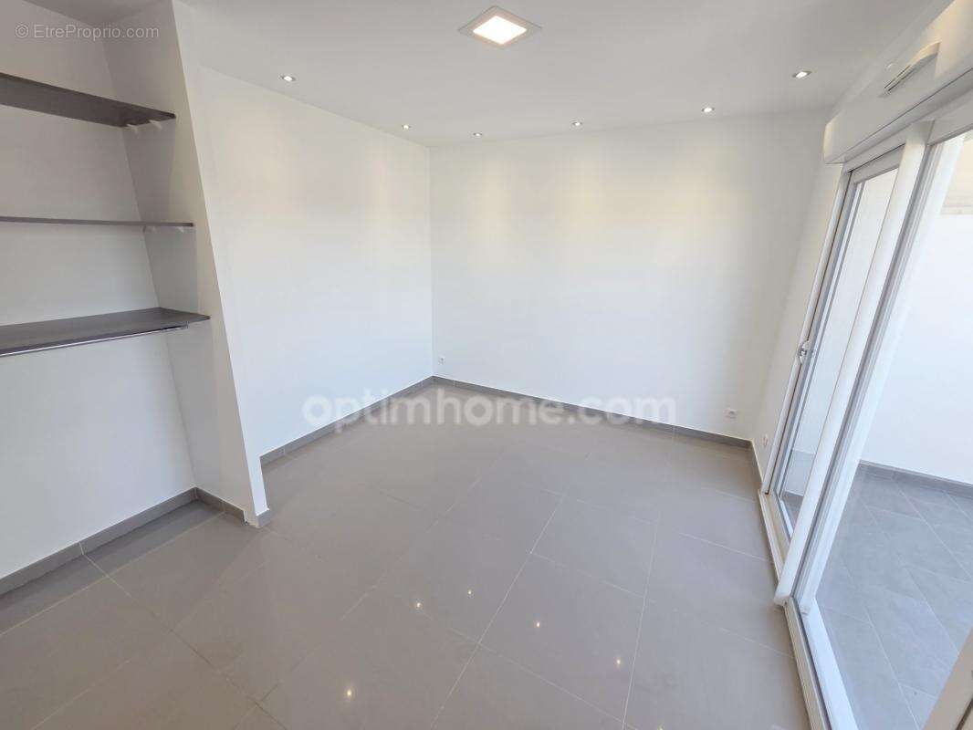 Sarcelles Village - Maison Contemporaine d'Exception - 204 m2 - 9 pièces / 5 Chambres - Prestations Haut de Gamme - Piscine et G - photo 10