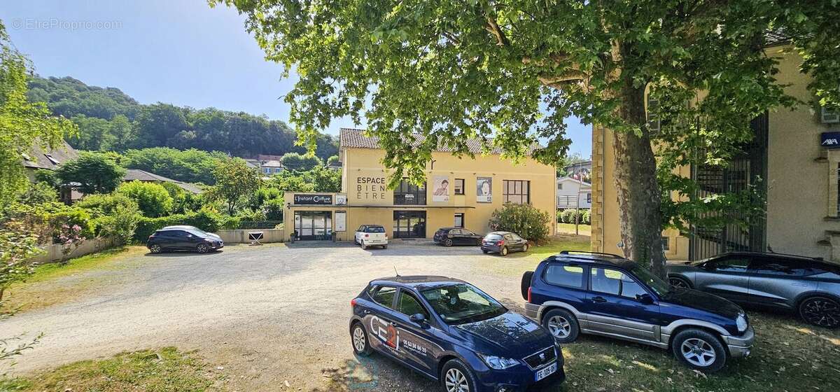 Bâtiment commercial d'exception  Deux niveaux  Prestations haut de gamme - photo 2