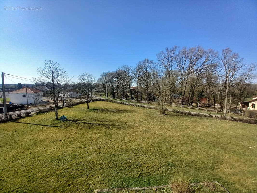 Appartement à CERCY-LA-TOUR