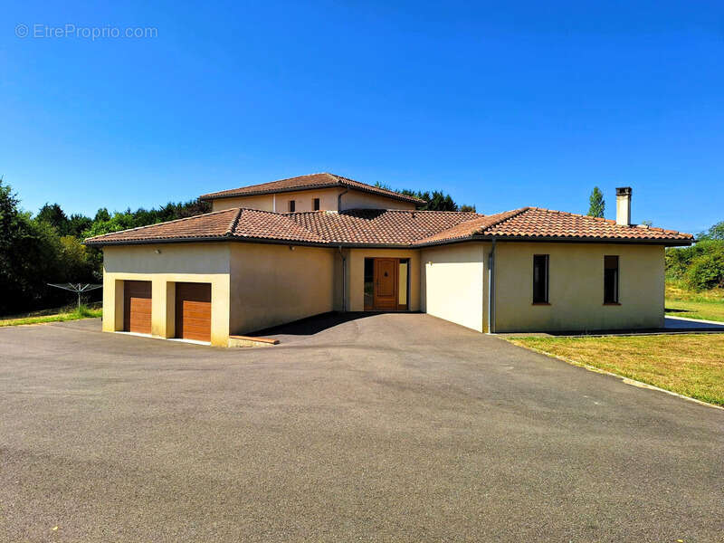 Maison d'architecte de 250 m²  4 chambres Terrain de plus de 5 000 m² Proche Paisance et Nogaro - photo 2