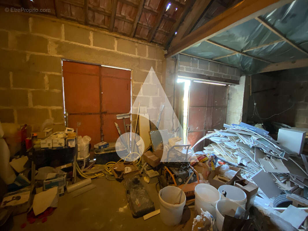 Commerce à LA CLOTTE