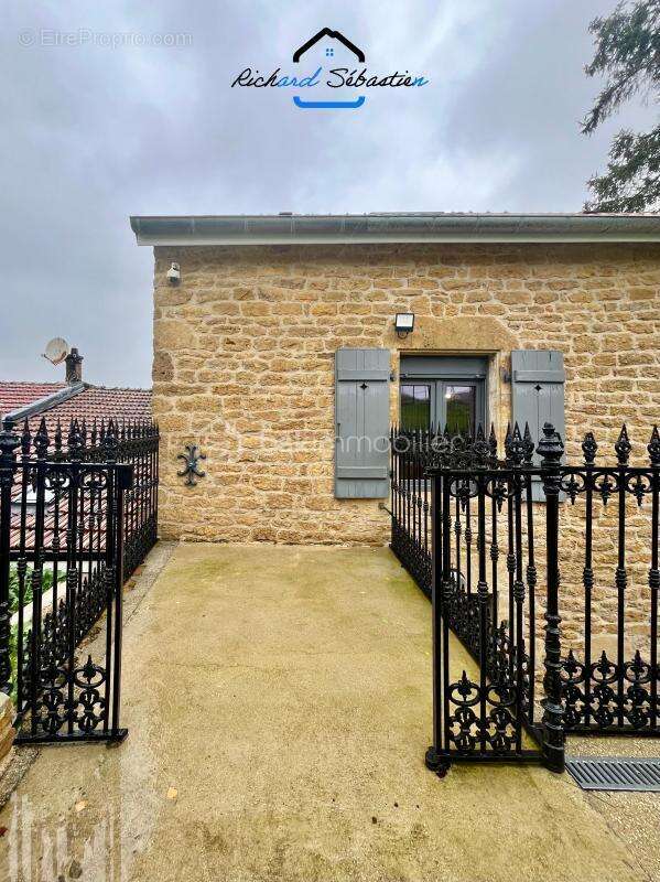Maison à AUTRECOURT-ET-POURRON