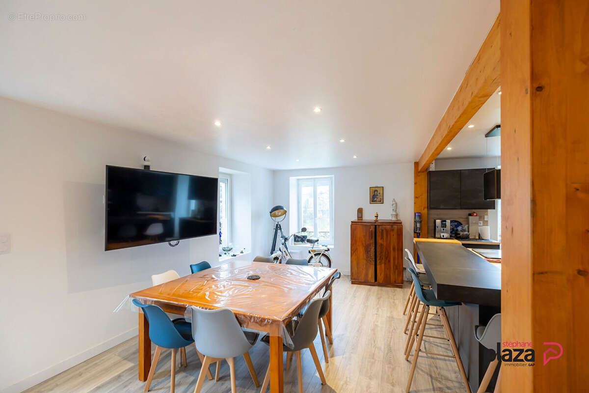 Commerce à LA BREOLE