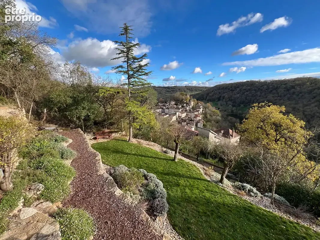 Maison entièrement restaurée avec vue exceptionnelle sur les hauteurs. - photo 4
