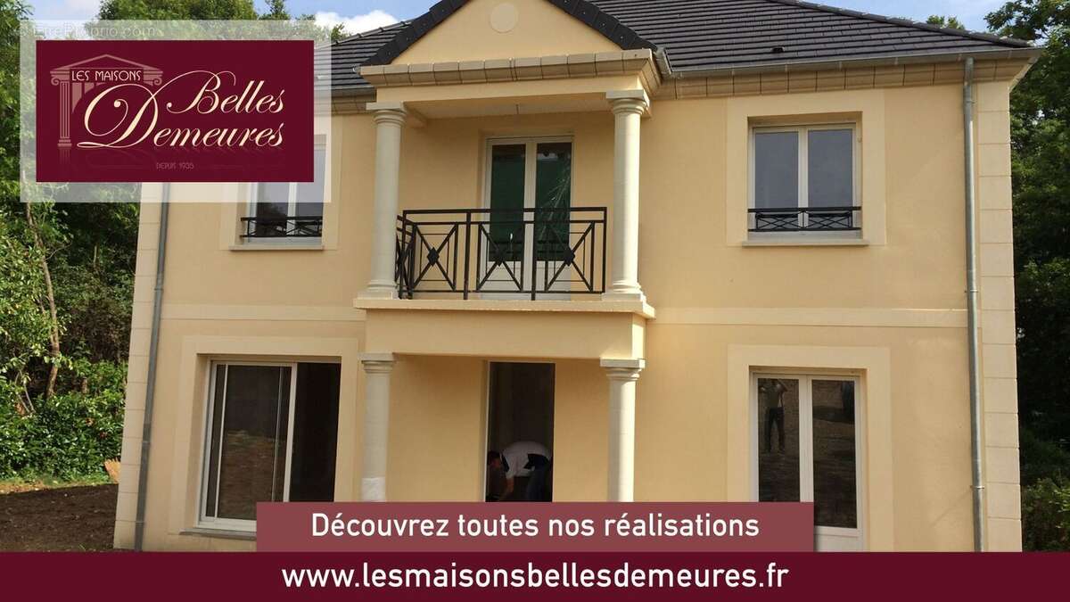 Terrain à SAINTE-GENEVIEVE-DES-BOIS