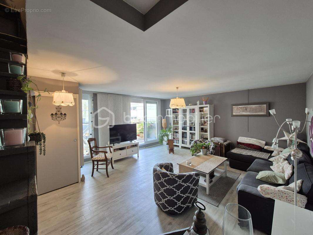 Appartement à COURCOURONNES
