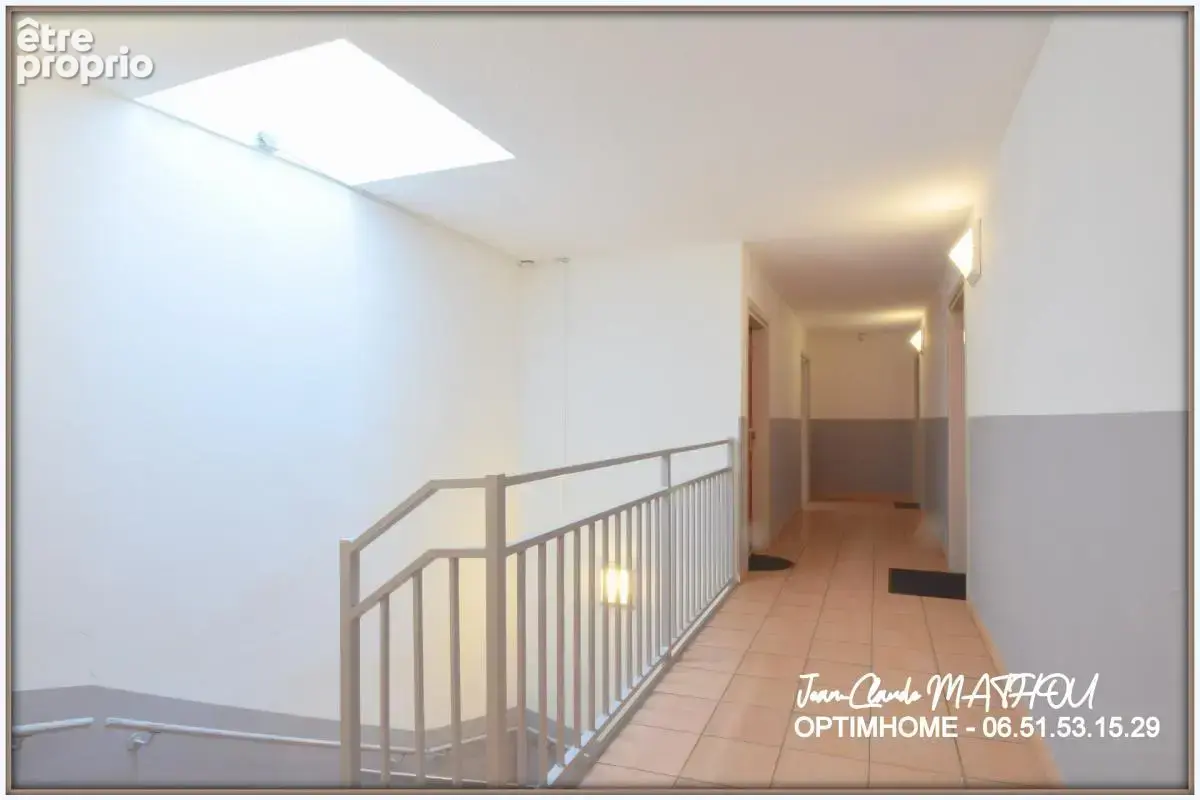 A vendre appartement T2 41 m² avec terrasse, vue campagne, 2 parkings et piscine - 11200 Lézignan-Corbières - photo 2
