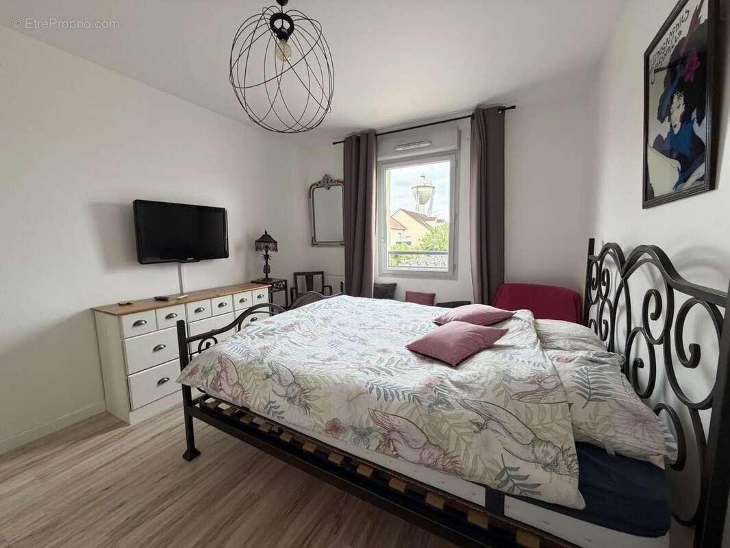 Appartement à LE MESNIL-SAINT-DENIS