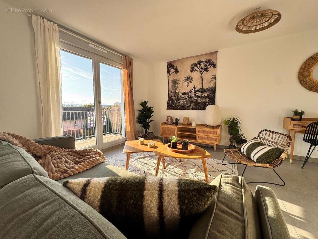   - Appartement à VILLEFRANCHE-SUR-SAONE