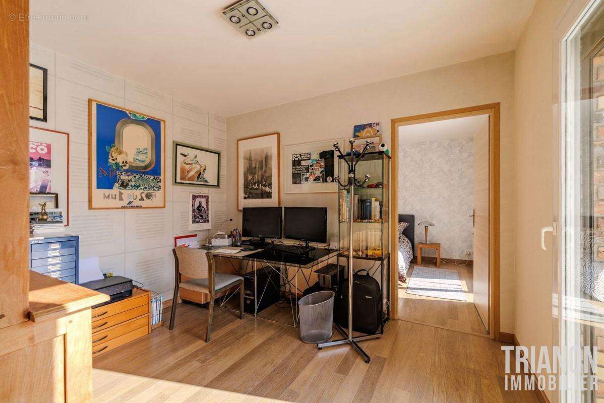 Maison à LE MESNIL-SAINT-DENIS