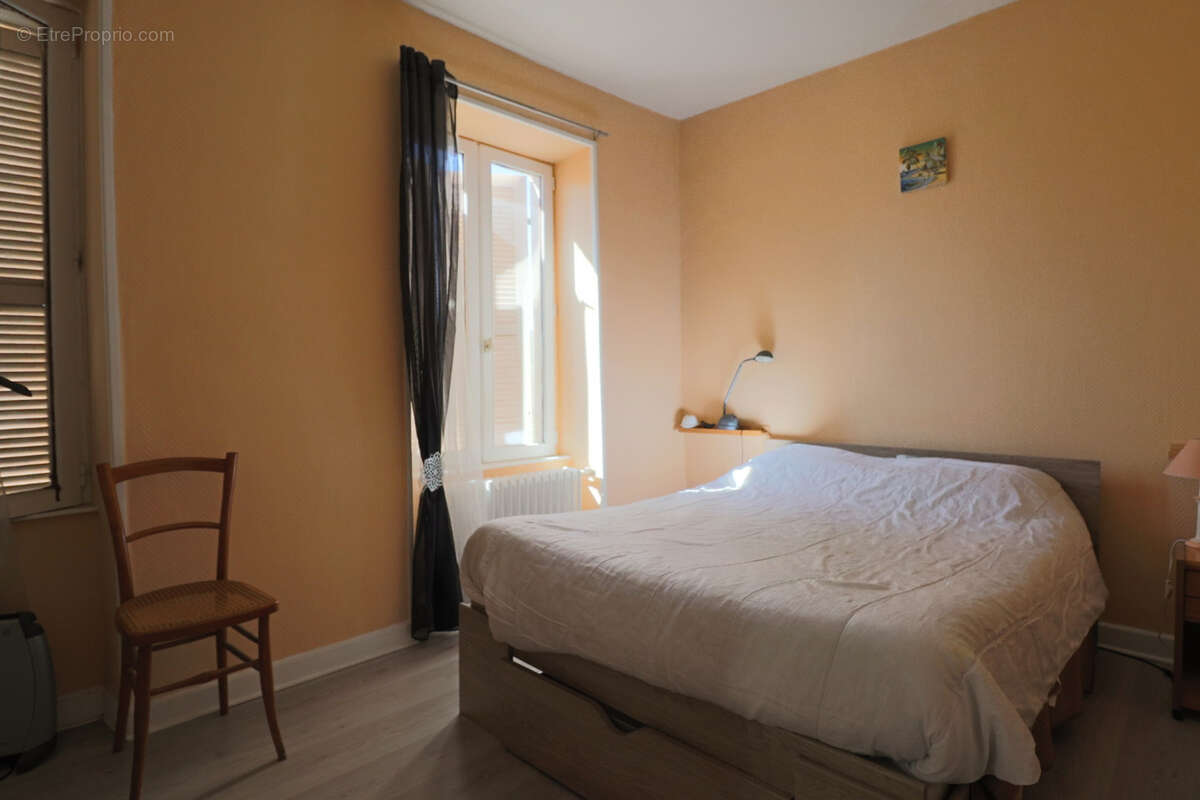 Maison à SAINT-SAUVES-D&#039;AUVERGNE