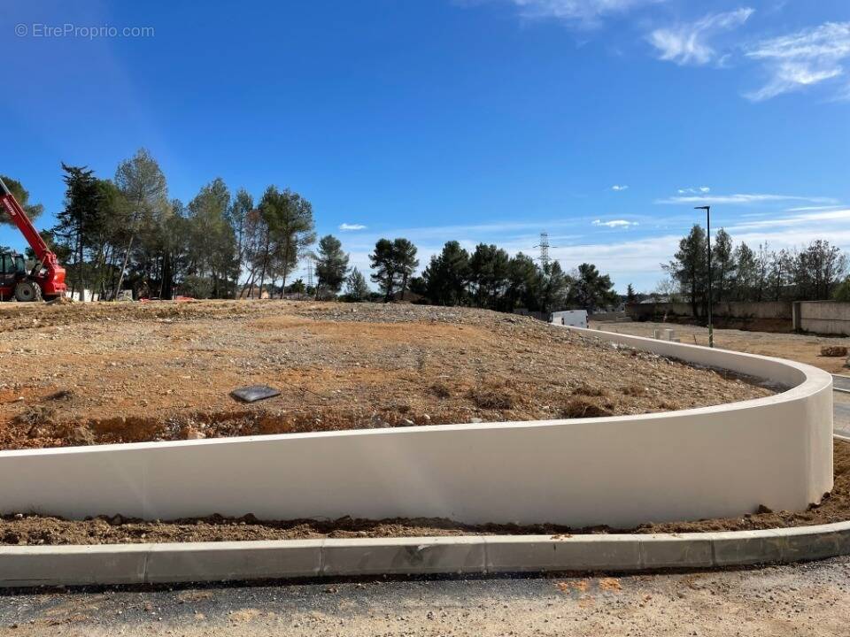 Terrain à SAINT-CLEMENT-DE-RIVIERE
