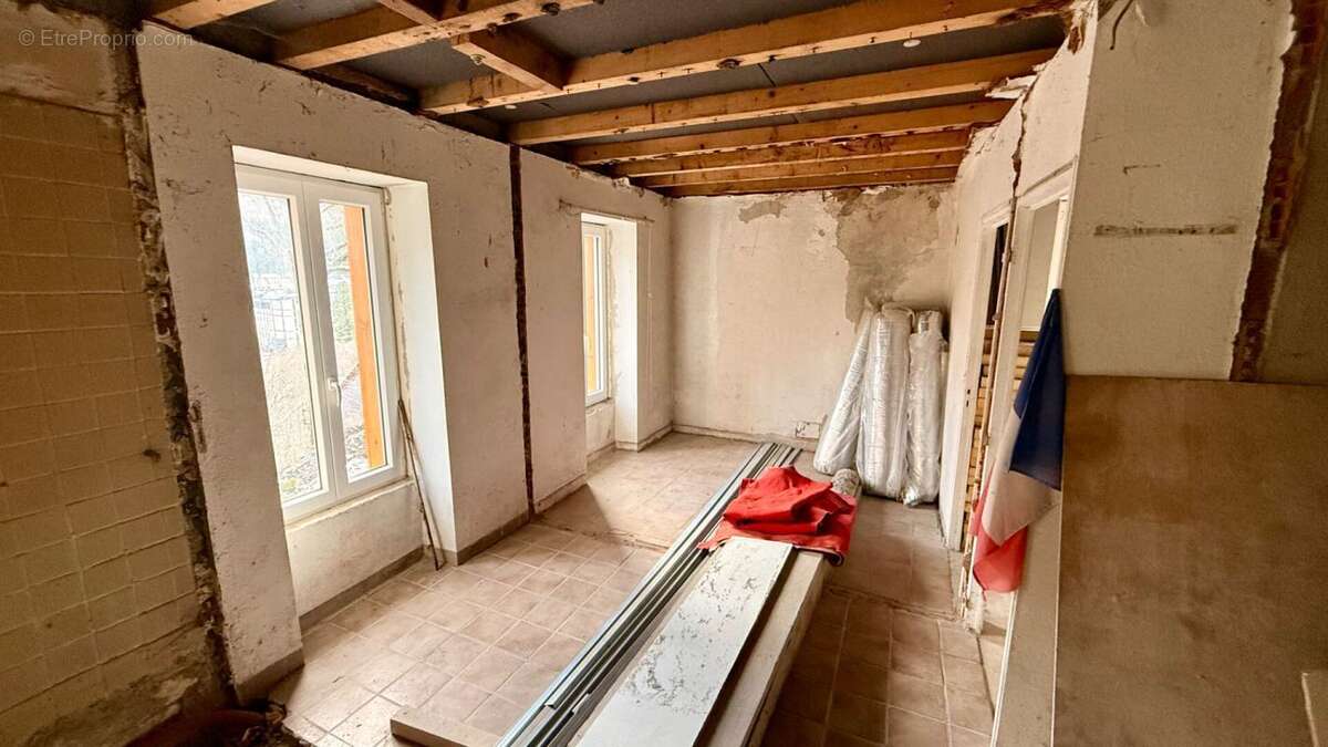 Maison de caractère à fort potentiel Mont Dore 9 pièce(s) 224 m2 - photo 13