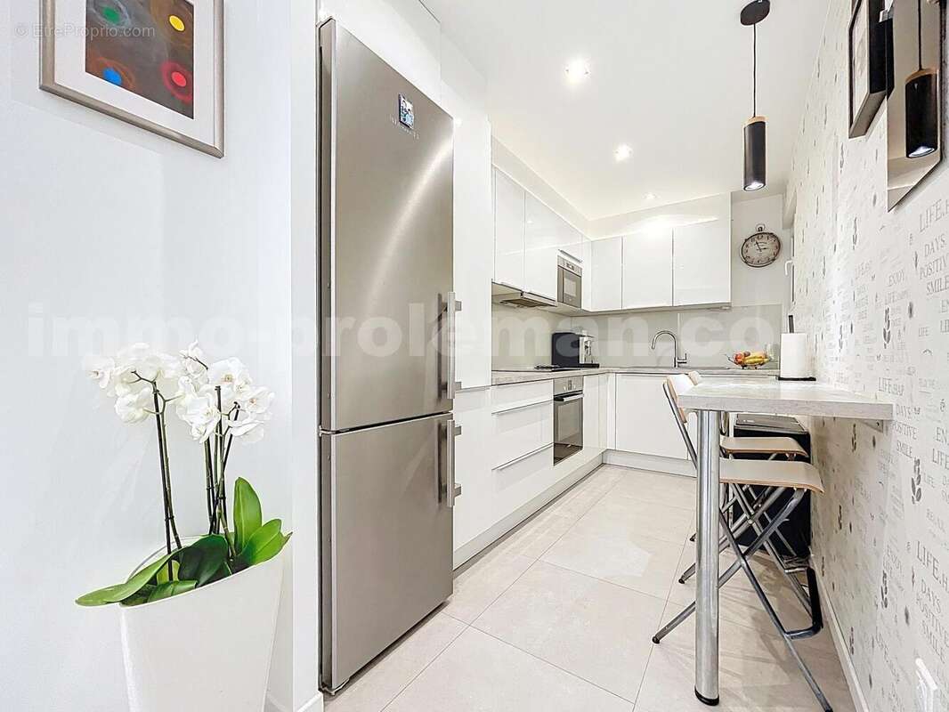 Maison_individuelle_terrain_cuisine_séparée_Vétraz_Monthoux_proche_commerces_bus_tram_ceva_gare_frontieres_suisse_genève_exterieur_salon_séjour_cuisine_ - Maison à VETRAZ-MONTHOUX