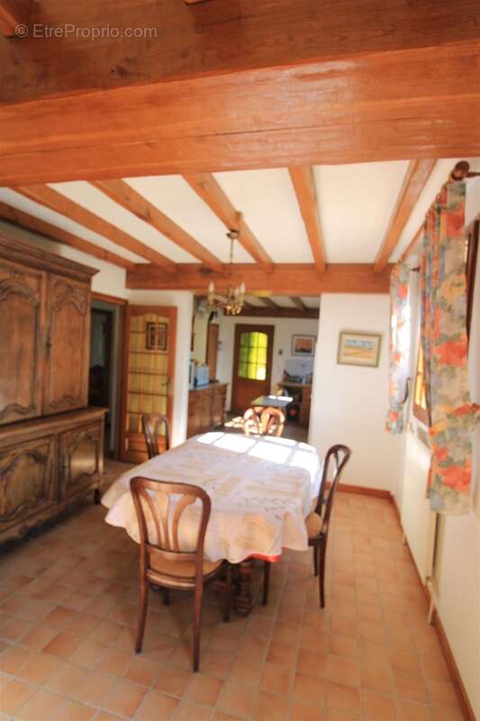 Maison à MANDRES-LES-ROSES