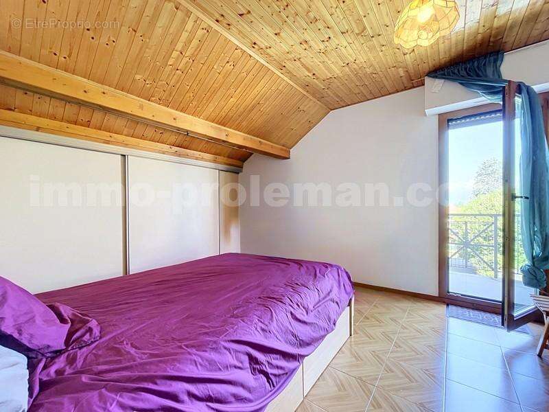 Appartement_T3_Annemasse_belle_superficie_prox_frontière_Suisse_tram_Ceva_direction_GENEVE_Frontaliers_Salon_Séjour_Cuisine
