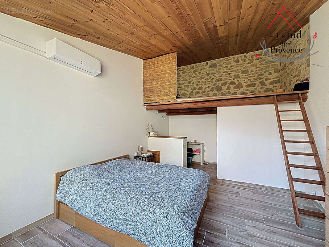 Maison à LAUDUN-L'ARDOISE