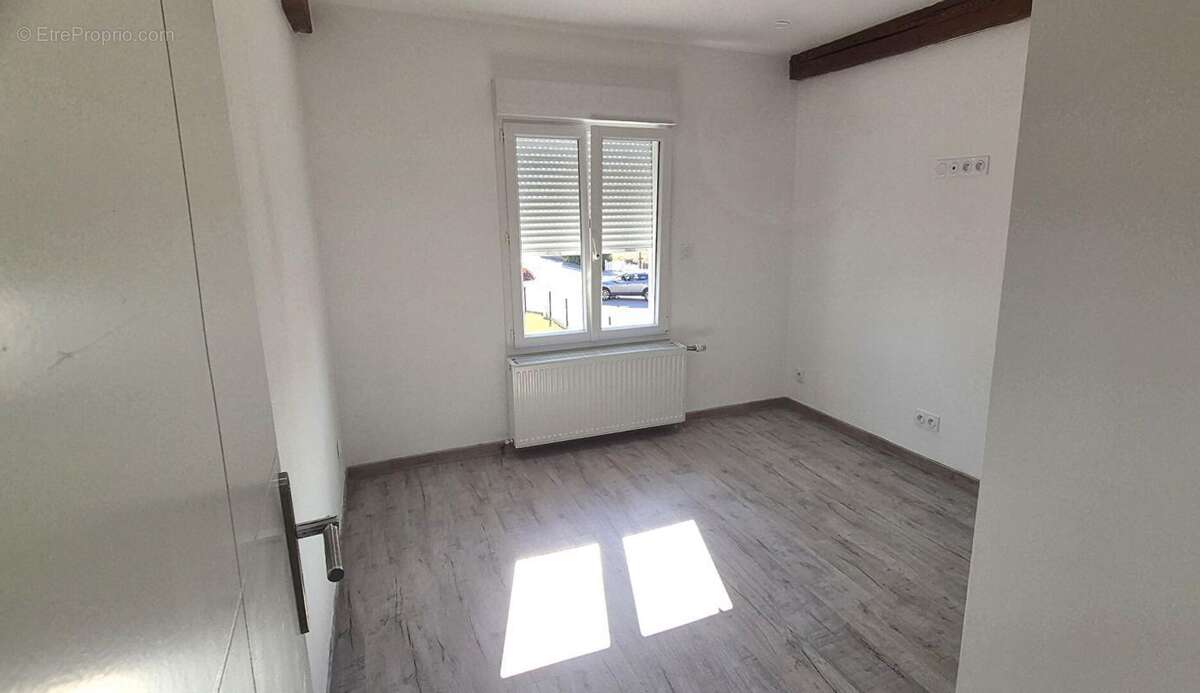 Belle Demeure Contemporaine ou Maison de Caractère en Pierre de 181m² entièrement rénovée avec sa vaste Cour, Terrasse et Terrai - photo 13