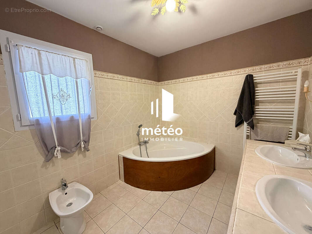 Maison plain pied - 4 chambres - 150 m² - photo 6