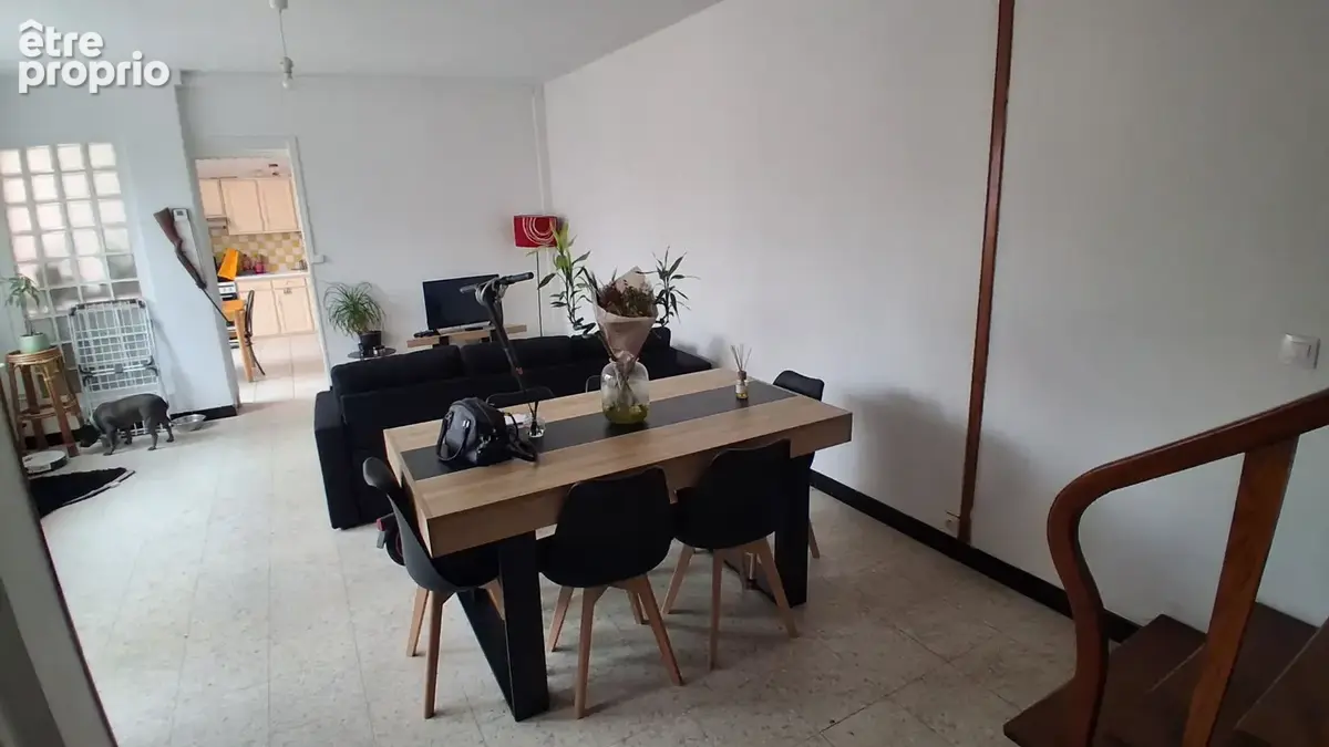 ENSEMBLE IMMOBILIER ( Local commercial + maison + appartement + garage ) - photo 10