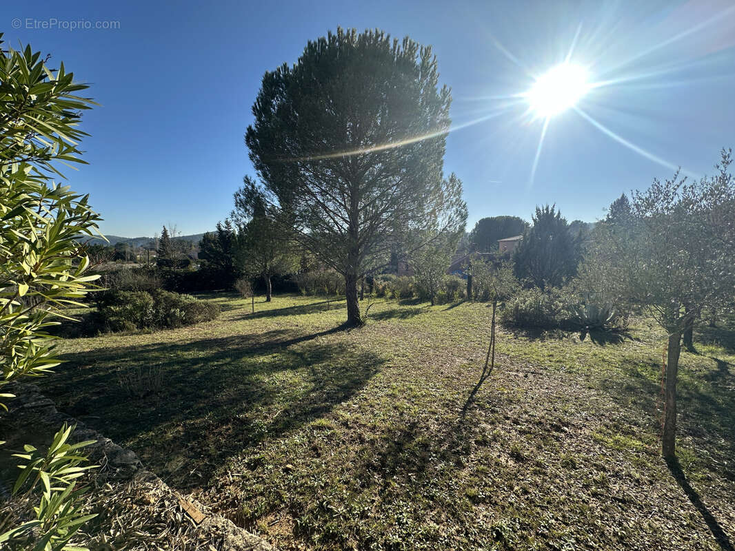 Terrain à LE VAL