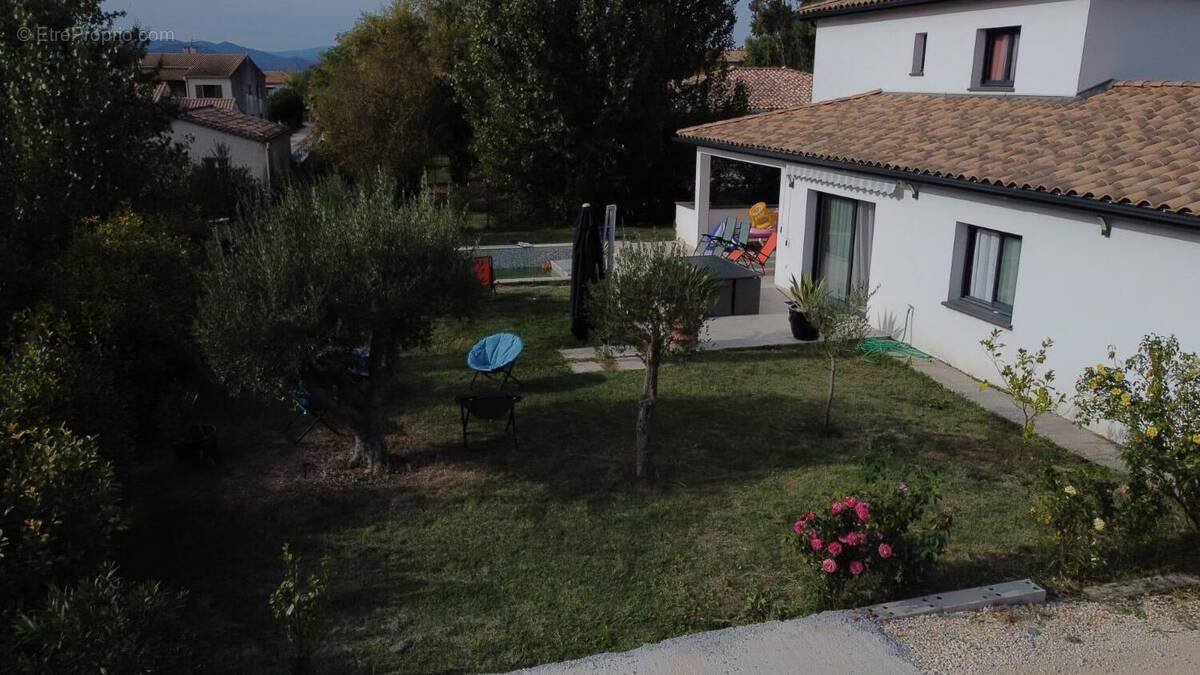 Maison à SAINT-HILAIRE-DE-BRETHMAS