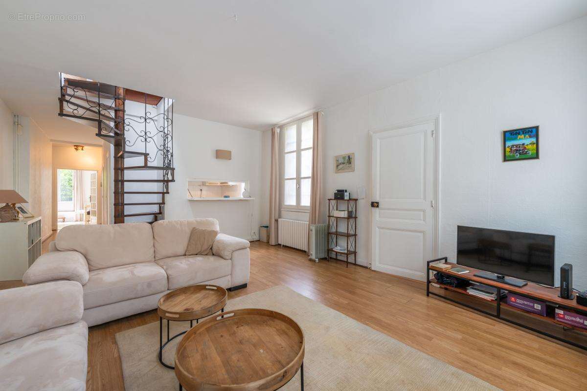 Maison à VILLE-D'AVRAY