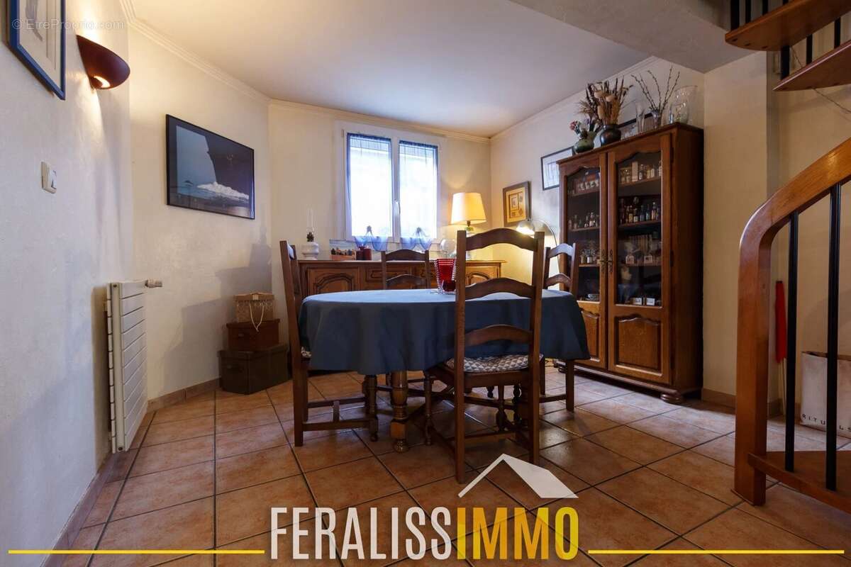 Maison à JOUY-LE-MOUTIER