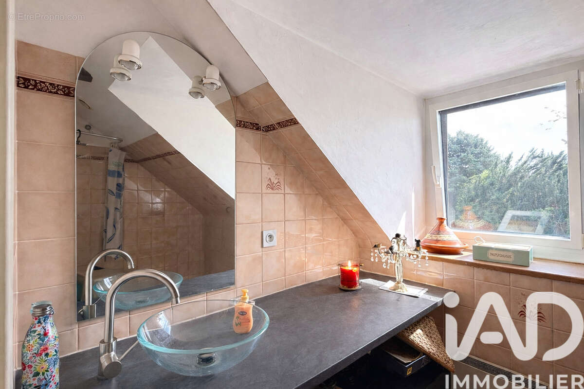 Maison 61 m² à Saint-Glen  - photo 4