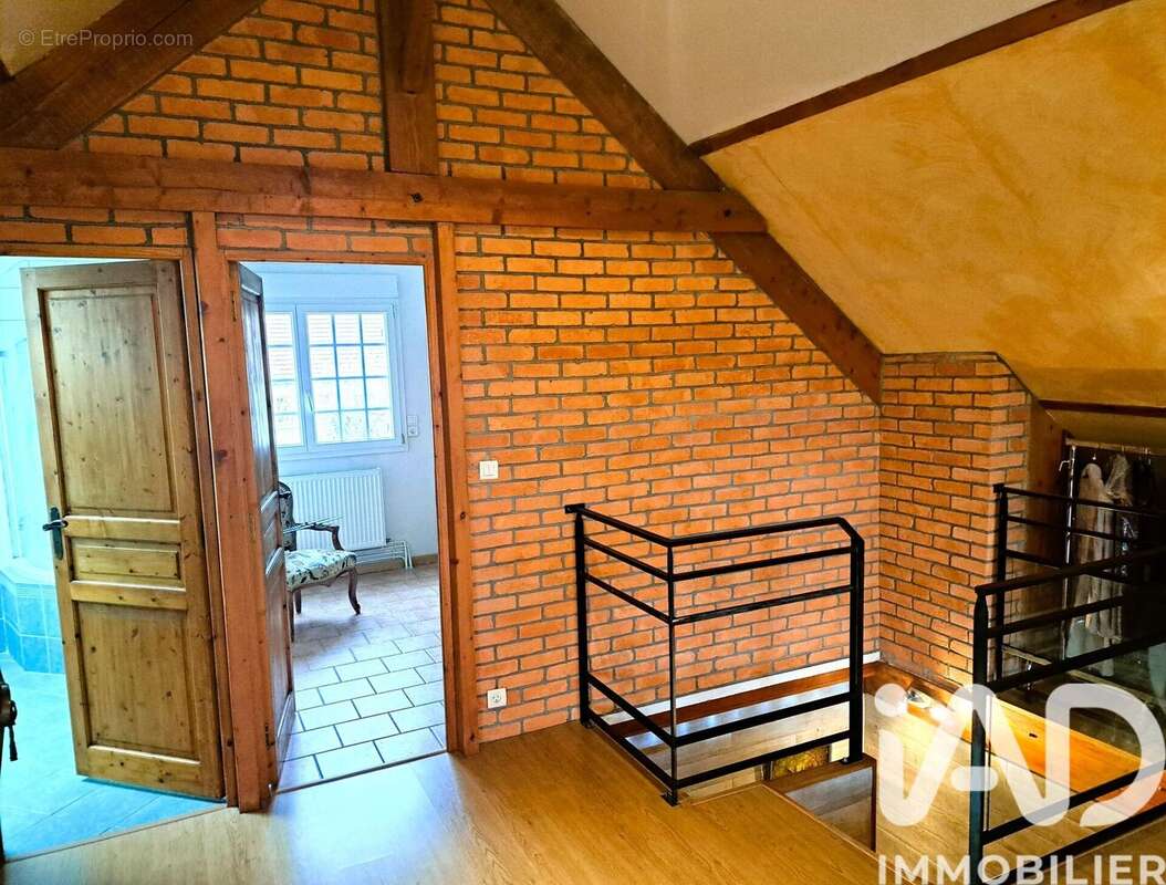 Photo 3 - Maison à LE CHATELET-SUR-RETOURNE