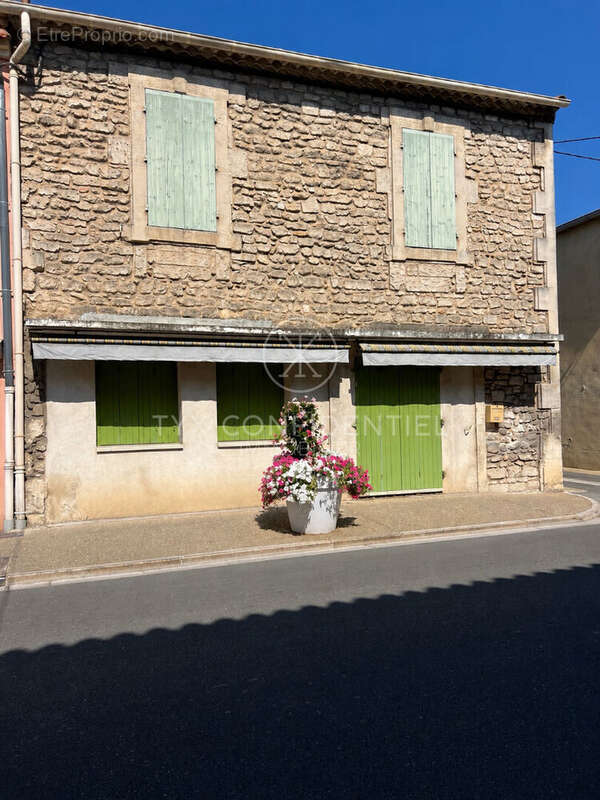Maison à EYRAGUES