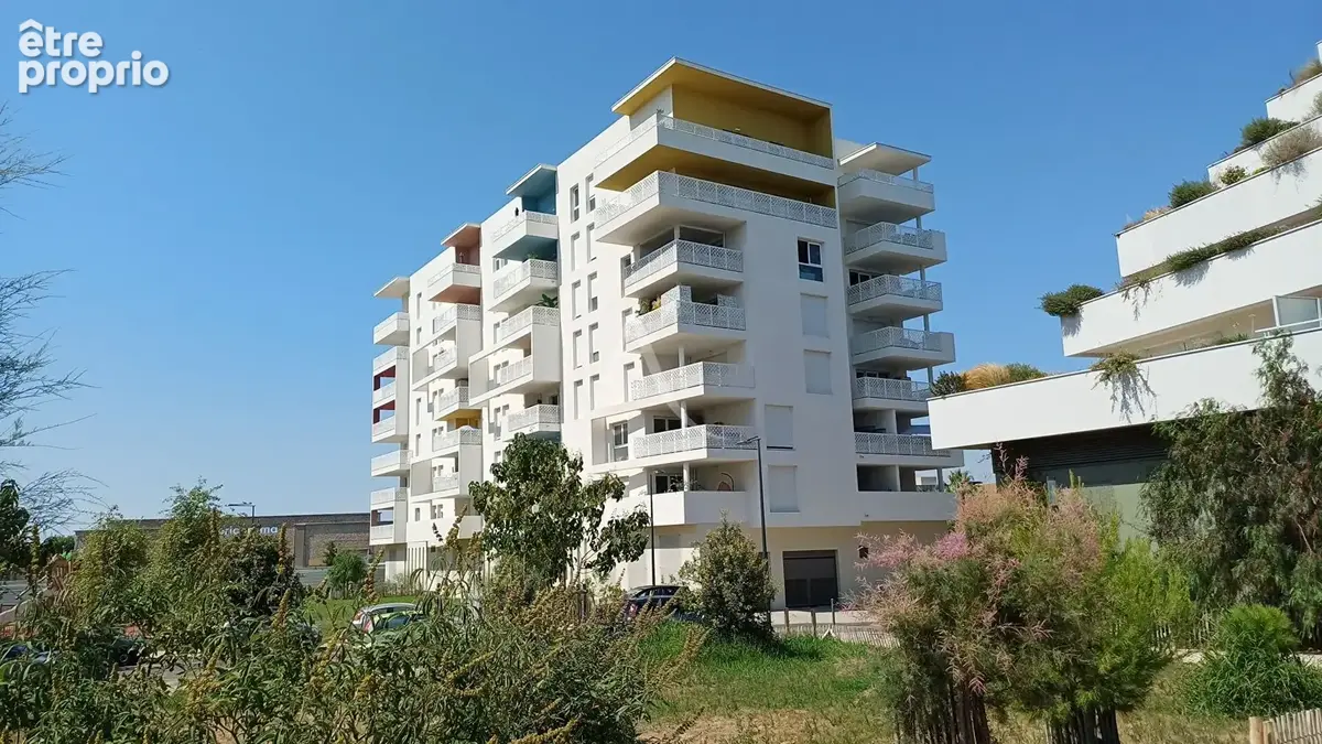 T3 avec grande terrasse, vue dégagée et stationnement à Sète - photo 9