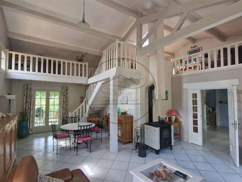 Maison avec piscine dans un environnement privilégié - photo 12