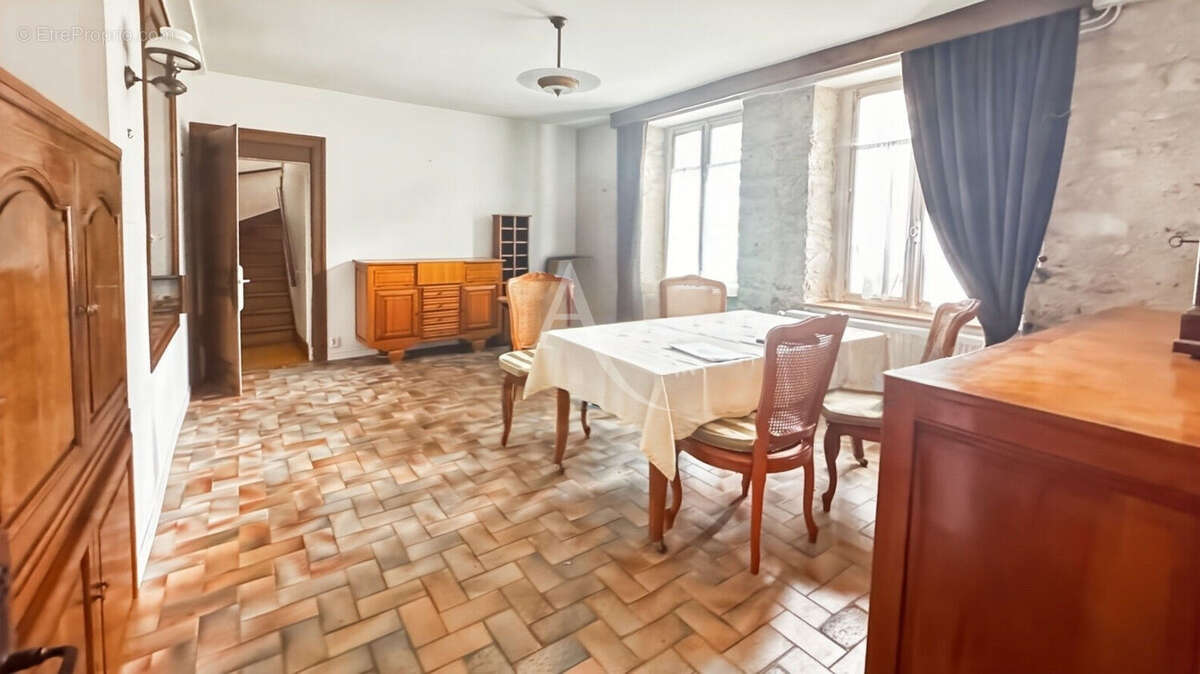 Maison à SAINT-SULPICE-DE-FAVIERES