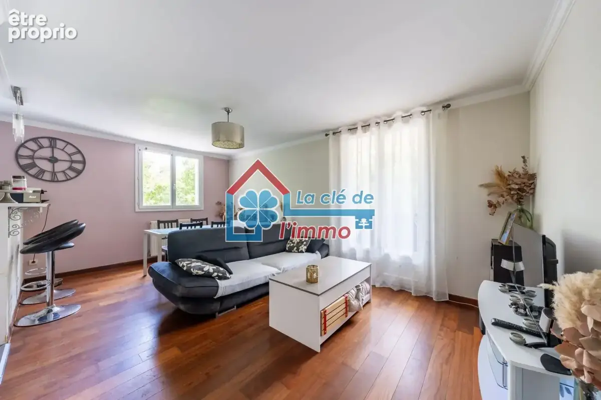 Appartement à SAVIGNY-LE-TEMPLE