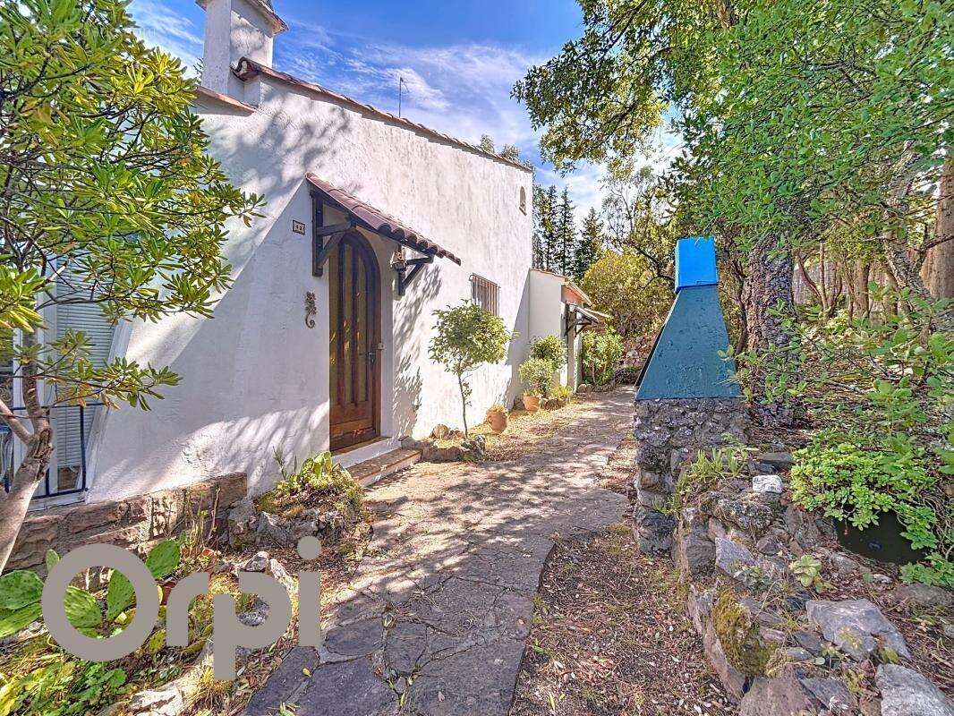 Maison à ROQUEBRUNE-SUR-ARGENS