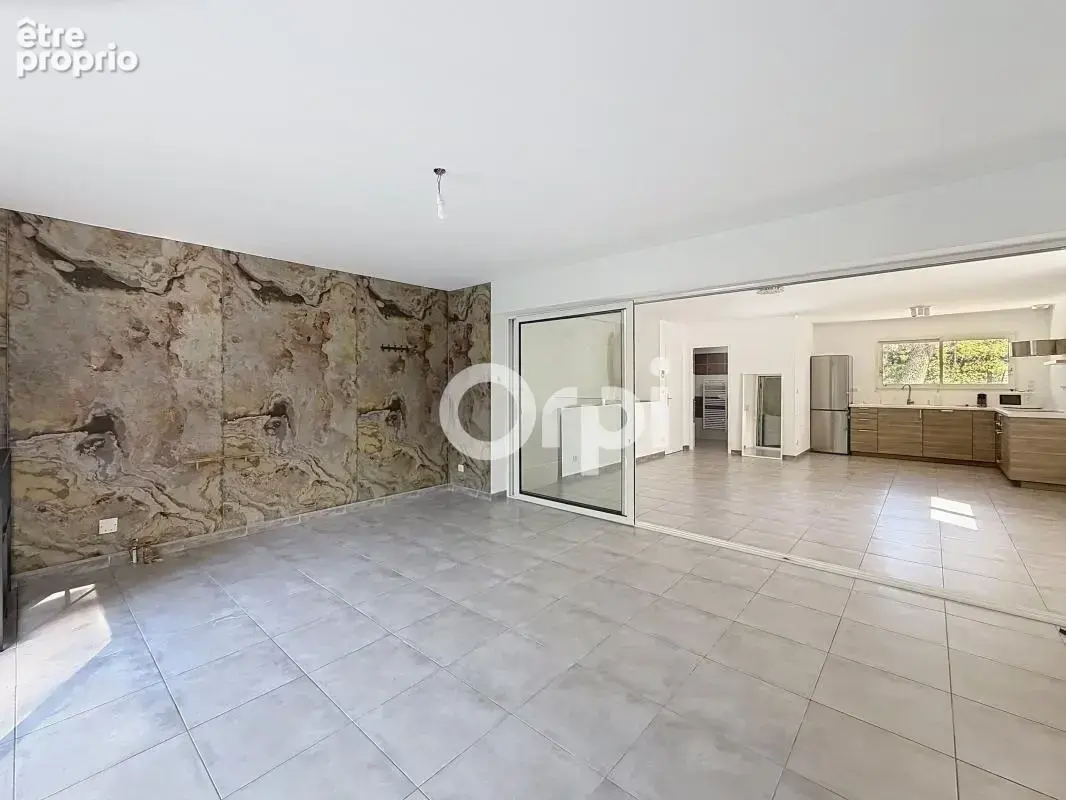 ** Maison 3 pièces 88 m2 + remise 24 m2 - Stationnements et jardin ** - photo 10