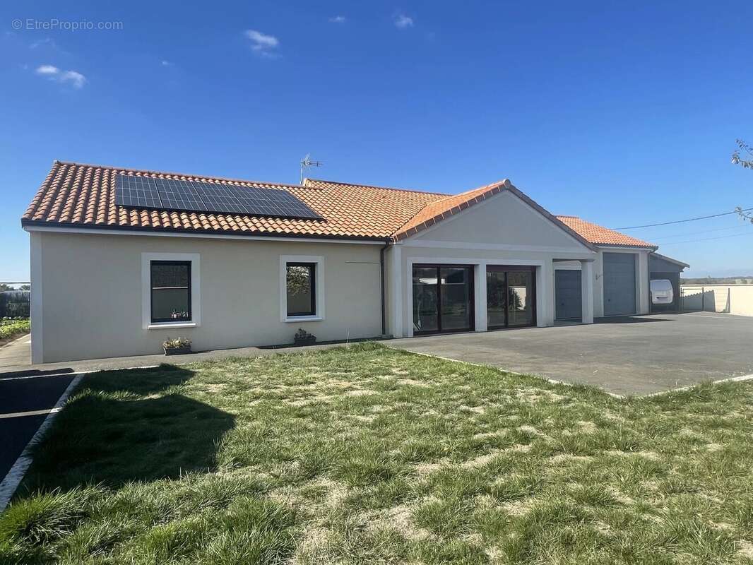 Maison à MONTREUIL-BELLAY